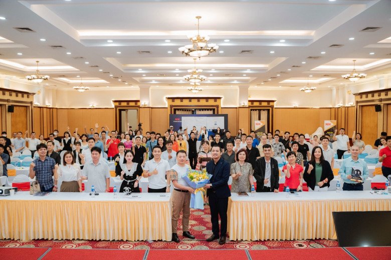 Sao Việt 24h: Phương Oanh lần đầu hé lộ amp;#34;ngày định mệnhamp;#34; với Shark Bình, không lâu trước khi bị bắt gặp ở sân bay - 4