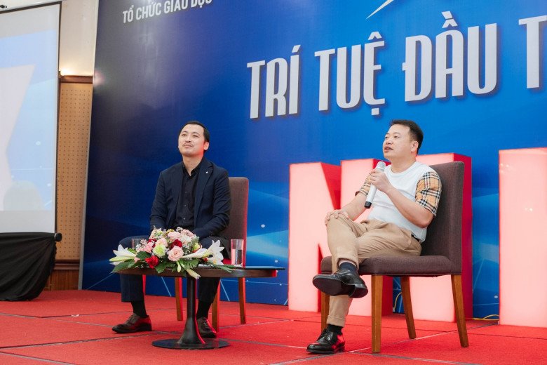 Shark Bình trở lại với công việc sau nhiều ngày chăm vợ mới sinh.