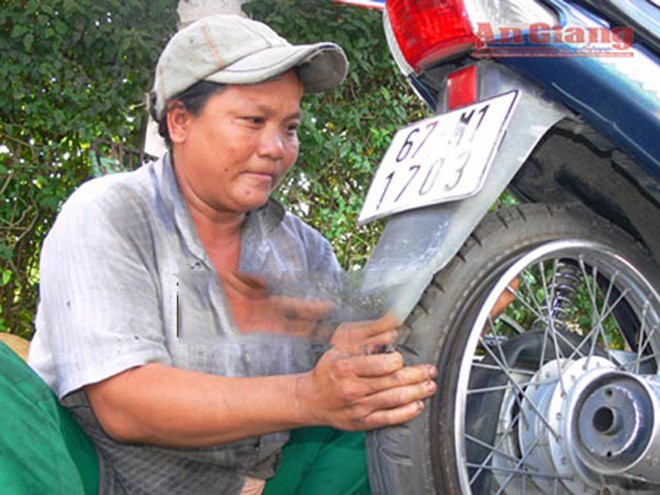 Người vá xe ở miền Tây trúng độc đắc rồi có cách tiêu tiền khiến ai nghe cũng gật gù, ngưỡng mộ