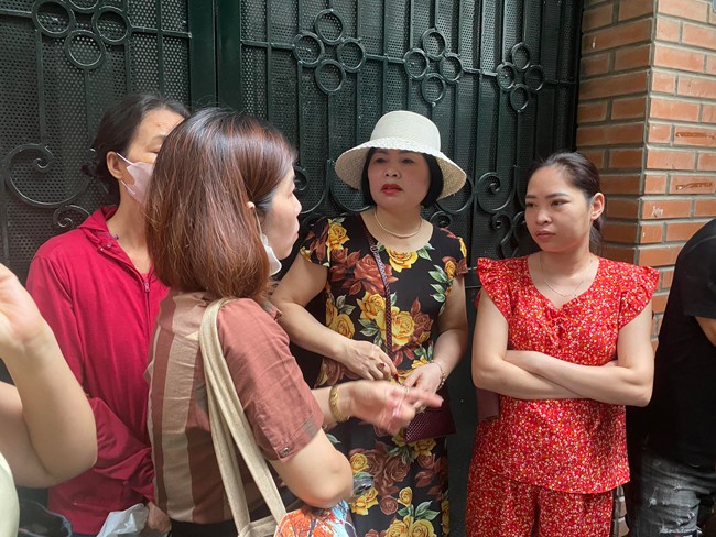 Sáng nay, những người dân ở gần hiện trường vẫn chưa hết bàng hoàng sau vụ cháy tang thương