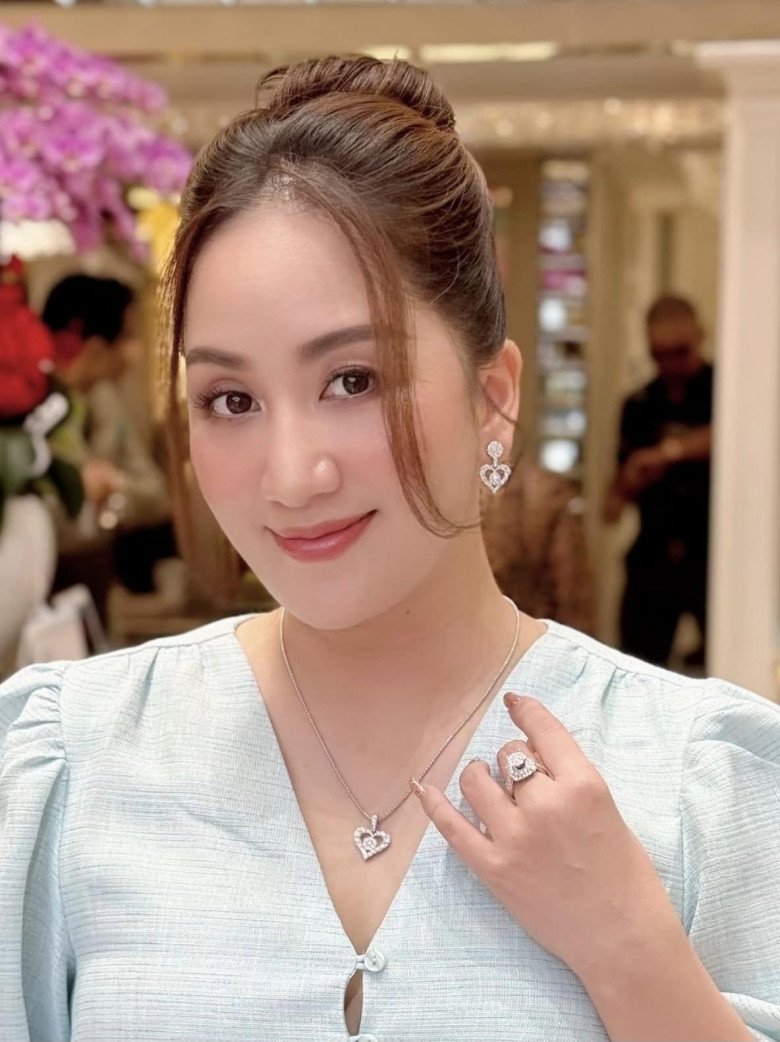 Trang cá nhân của Khánh Thi nhận về bão phẫn nộ từ dư luận.