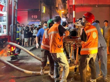 Thêm 4 nạn nhân vụ cháy ở Trung Kính nhập viện cấp cứu, trong đó có 2 trẻ nhỏ