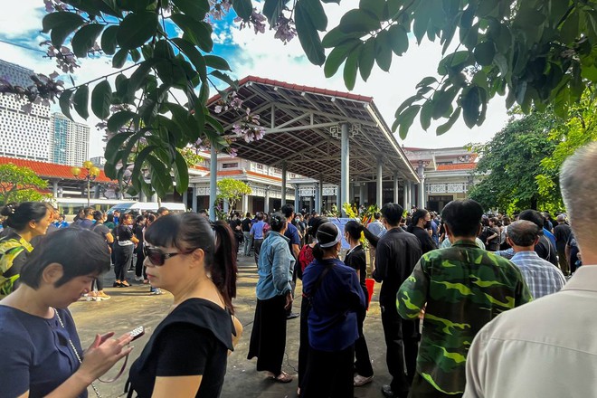Tang thương bao trùm lễ tang của hai mẹ con chủ căn nhà trọ xảy ra vụ cháy khiến 14 người thiệt mạng - 5