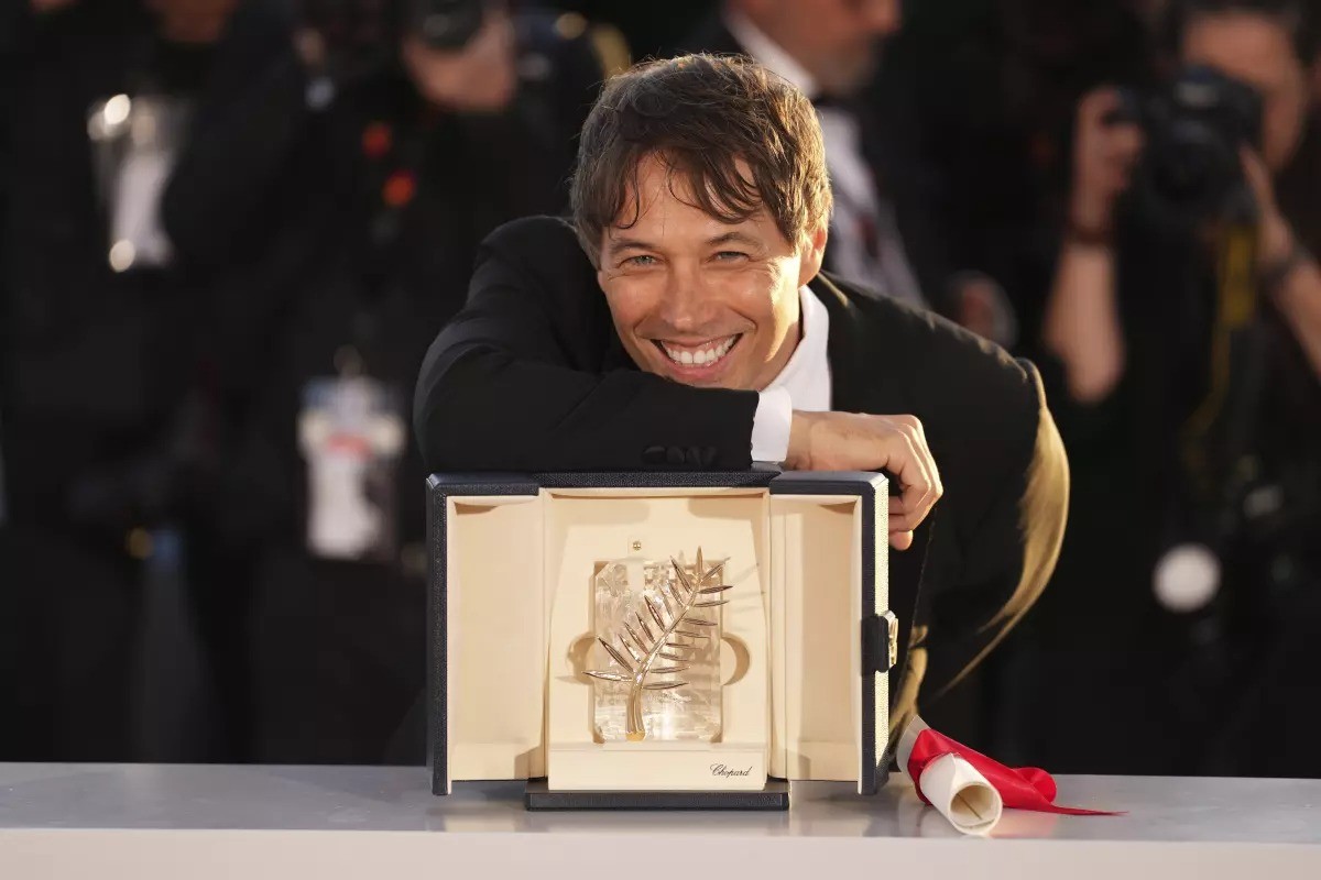 Đạo diễn người Mỹ Sean Baker thắng Cành cọ vàng với Anora. Ảnh: Latimes.