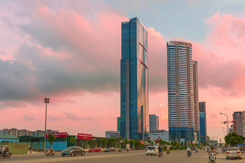 Sở hữu quy mô gồm 72 tầng với chiều cao lên đến 346m, Keangnam Hanoi Landmark Tower là khu phức hợp khách sạn, văn phòng và căn hộ sang trọng tại đường Phạm Hùng, Nam Từ Liêm.
