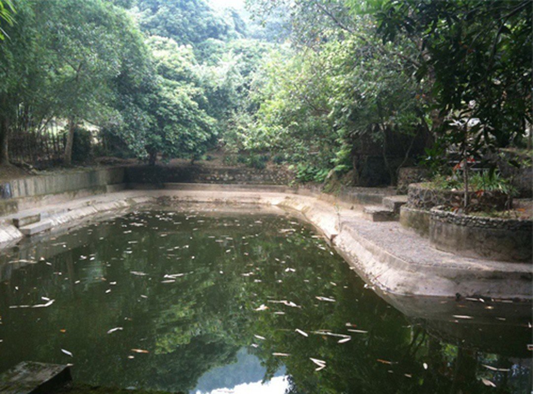 Không gian nơi đây khá bình yên, ngập tràn hơi thở thiên nhiên. Tuy nhiên, sau này gia đình danh hài đã bán đi.