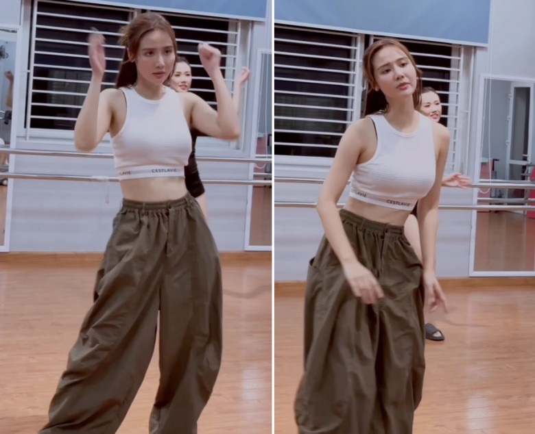 Áo croptop trắng phối cùng quần baggy tạo nên hình ảnh trẻ trung, năng động. 