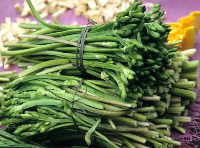 Kèo nèo giòn ngọt, hương vị hấp dẫn khiến ai ăn thử cũng ghiền thứ rau dại này