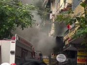 Tin tức - Khói đen dày đặc, bốc cao nghi ngút tại khu phố cổ Hàng Hành khiến nhiều người hoảng hốt