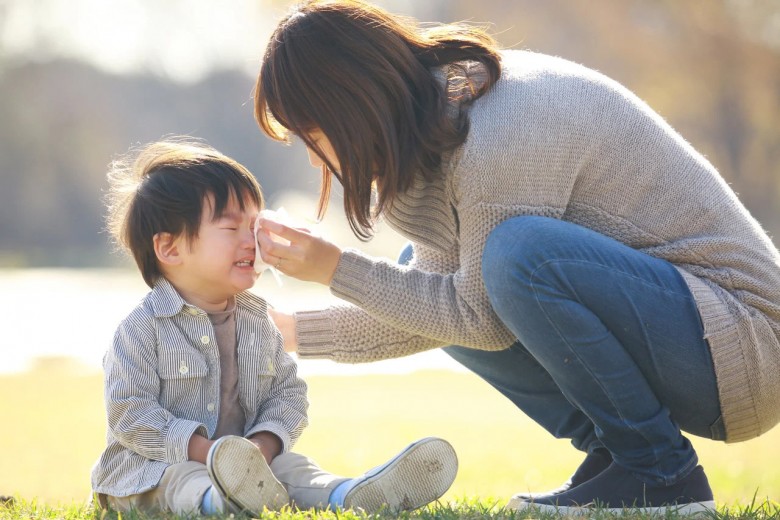 Nhiều bố mẹ dạy con khá cứng nhắc dựa vào quan niệm giới tính (Ảnh minh hoạ).