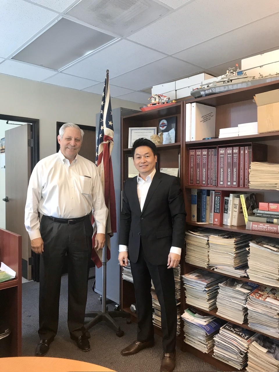 Chủ sở hữu thương hiệu Andrew Hoàng và Tiến sĩ Dược sĩ Ed. Lieskovan.