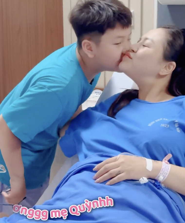 Thu Quỳnh sinh mổ lần 2 nhẹ nhàng như đi dạo, sự xuất hiện của chàng trai đặc biệt gây chú ý - 10