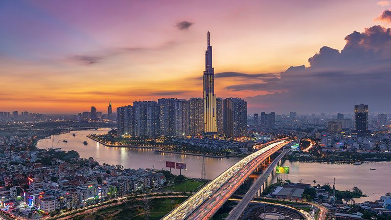 Landmark 81 tọa lạc tại 720A đường Điện Biên Phủ, quận Bình Thạnh, TP.HCM, có tổng diện tích lên đến 241.000m2, chiều cao 461,3m. Đây hiện đang là tòa nhà cao nhất Việt Nam và đứng ở vị trí 17 trên bảng xếp hạng các tòa nhà cao nhất thế giới.
