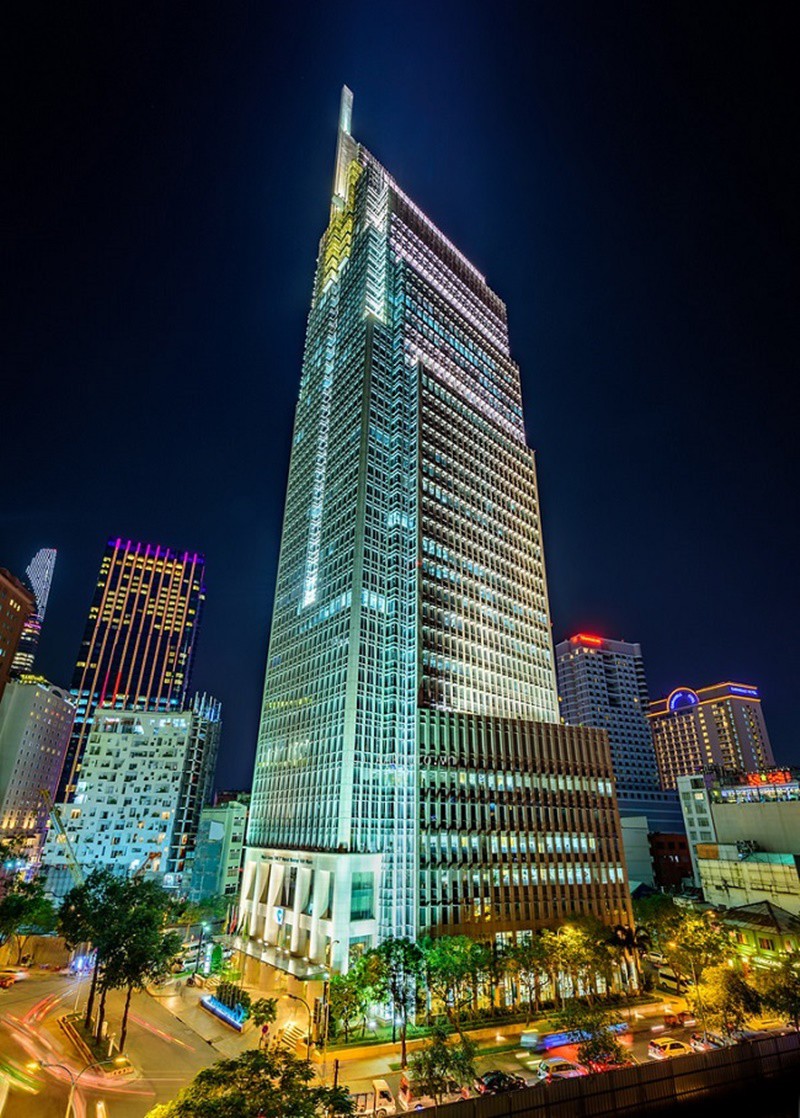 Vietcombank Tower là tòa nhà cung cấp số lượng lớn văn phòng cho thuê Quận 1 chuyên nghiệp và hiện đại. Tòa nhà có hình khối tháp, đế chữ nhật hướng tâm, tiết kiệm tối đa diện tích sử dụng.
