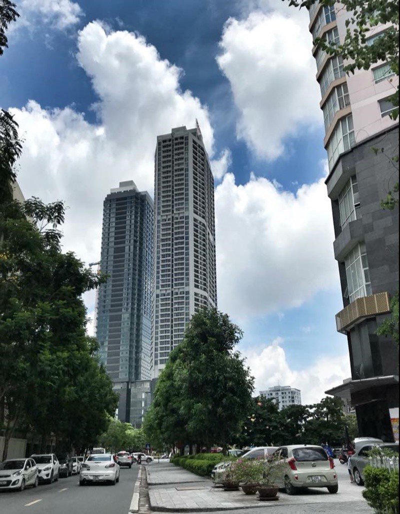 Discovery Complex tọa lạc tại số 302 Cầu Giấy, phường Dịch Vọng, quận Cầu Giấy, Hà Nội. Tháp chung cư Discovery Complex A với quy mô 54 tầng, chiều cao 195m đang là tòa nhà cao nhất quận Cầu Giấy.
