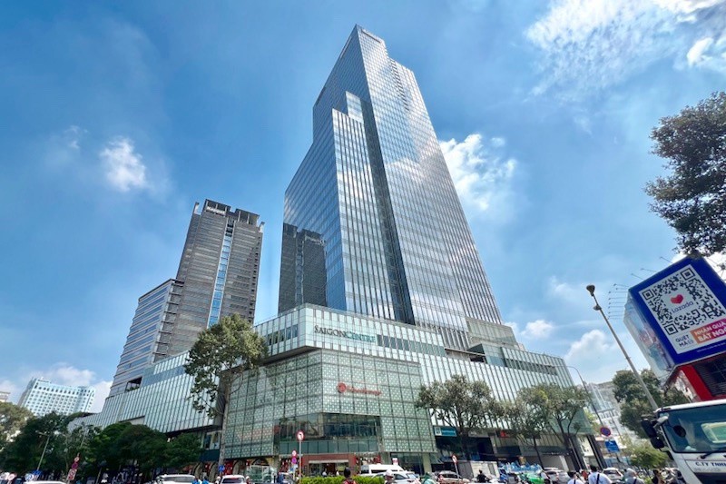Tòa nhà Saigon Center 2 này bao gồm 43 tầng (6 tầng hầm), được thiết kế bởi NBBJ - công ty tư vấn thiết kế kiến trúc nổi tiếng thế giới.
