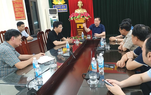 Ông Nguyễn Khắc Thận- Chủ tịch UBND tỉnh Thái Bình chủ trì họp khẩn với Cȏng an tỉnh, Cȏng an thành phṓ và UBND TP. Thái Bình trong tṓi qua (29/5).