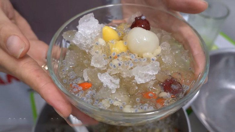 Đặc sản nổi tiếng lấy từ trên cây xuống, làm món giải nhiệt mùa hè dân thành phố thích mê, 350.000 đồng/kg - 4