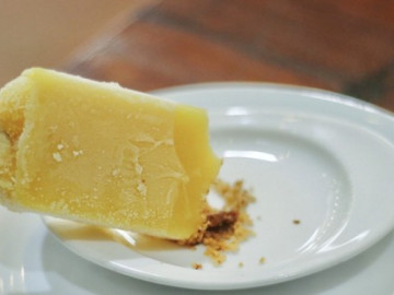 Trải nghiệm món kem chấm muối ô mai độc lạ ở Hà Nội