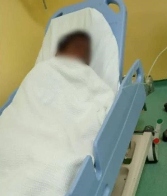 Cậu bé 11 tuổi phải nhập viện điều trị sau khi bị giáo viên phạt đứng dưới nắng.