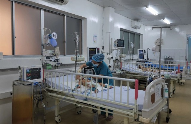 Bé 10 tháng tuổi ở Bến Tre đang khỏe mạnh bỗng hôn mê sâu do nhiễm ký sinh trùng ăn não hiếm gặp - 1