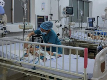 Bé 10 tháng tuổi ở Bến Tre đang khỏe mạnh bỗng hôn mê sâu do nhiễm ký sinh trùng ăn não hiếm gặp