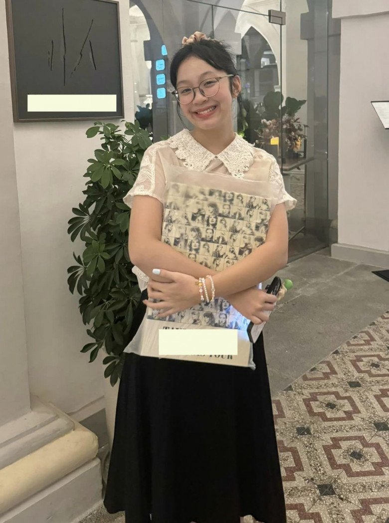 Con gái MC Đài truyền hình Việt Nam lúc nhỏ bị nhận nhầm giới tính, cô bé giờ 13 tuổi đẹp y như tên gọi - 4