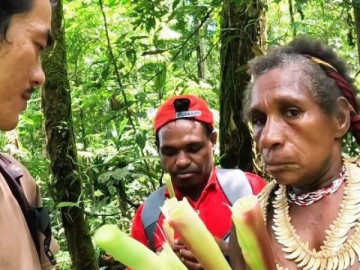 48 giờ sống cùng bộ lạc ăn thịt người, ẩn mình trong rừng rậm của gã lang thang người Việt