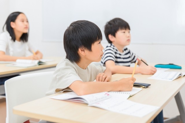 Bố mẹ cần cân nhắc kỹ về quyết định cho con đi học thêm trong kỳ nghỉ hè (Ảnh minh hoạ).