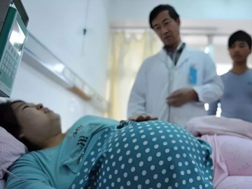 Mang thai tháng thứ 6 di chuyển khó khăn, mẹ bầu đi khám bác sĩ báo tin sốc