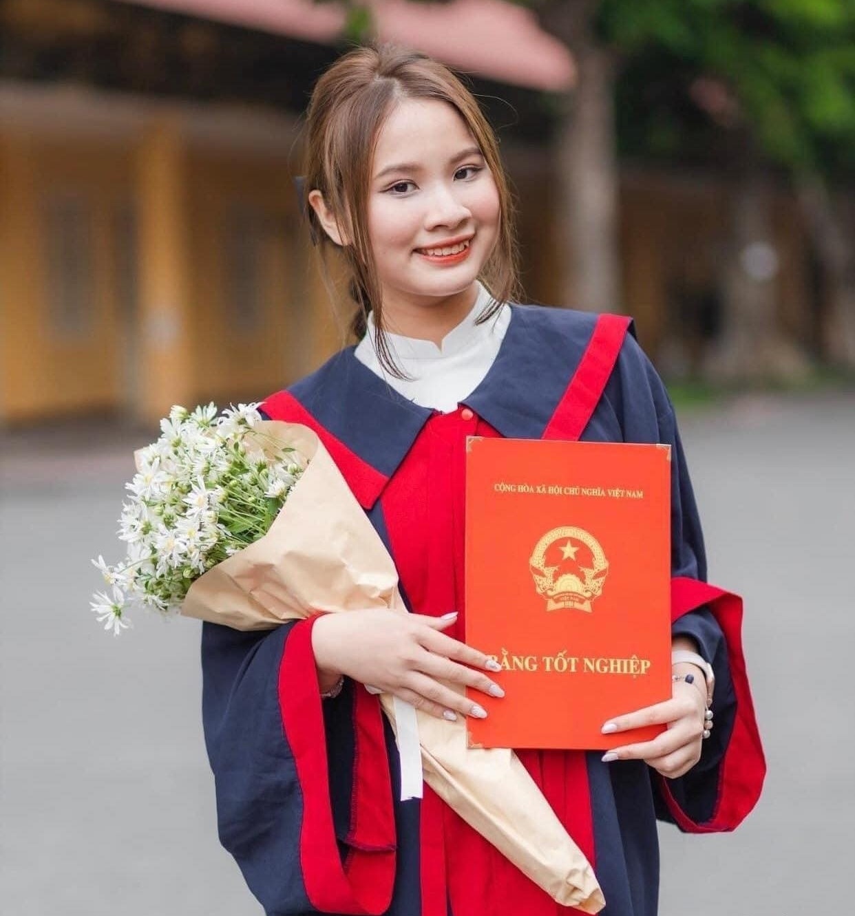 Nữ sinh ở Hà Nội gây sốt với điểm trung bình học tập cả năm 9.9: amp;#34;Có hôm em thức đến 2h sáng để học bài...amp;#34; - 1
