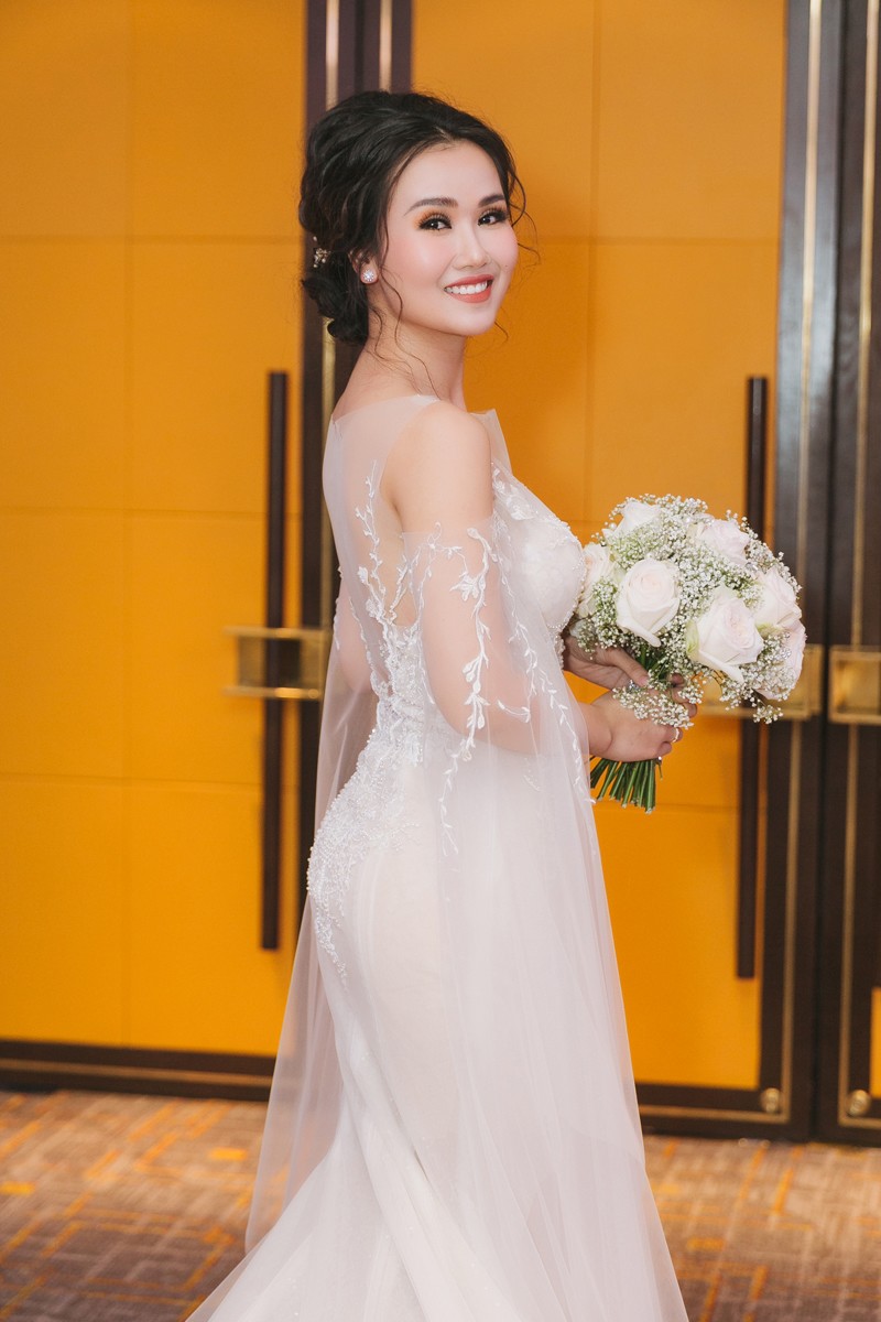 Top 5 váy cưới xa hoa nhất của các cô dâu Vbiz, Xoài Non “vượt mặt” đàn chị với thiết kế 28 tỷ - 4