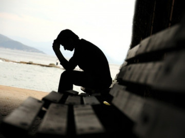 Cứ đi uống bia về là bị vợ tát thẳng mặt và đuổi khỏi nhà, chồng cố nín nhịn, cuối cùng phải đi viện