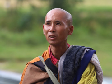 Ông Thích Minh Tuệ "dừng đi bộ khất thực"