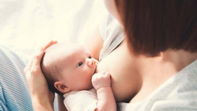 Nuôi con sữa mẹ