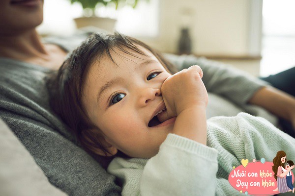 3 cử động nhỏ hàm ý trẻ sơ sinh đang lớn nhanh và thông minh - 6