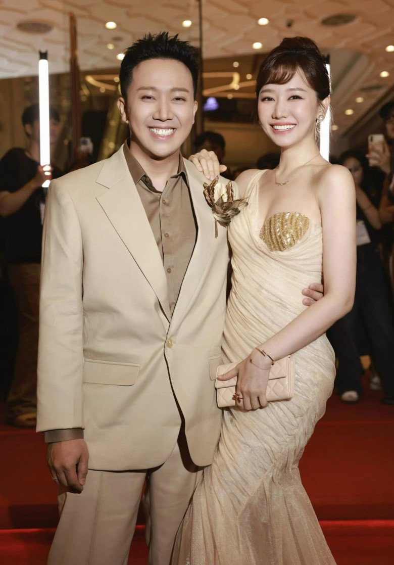 Vợ chồng Trấn Thành - Hari Won đang là chủ đề bàn tán về quyền riêng tư.