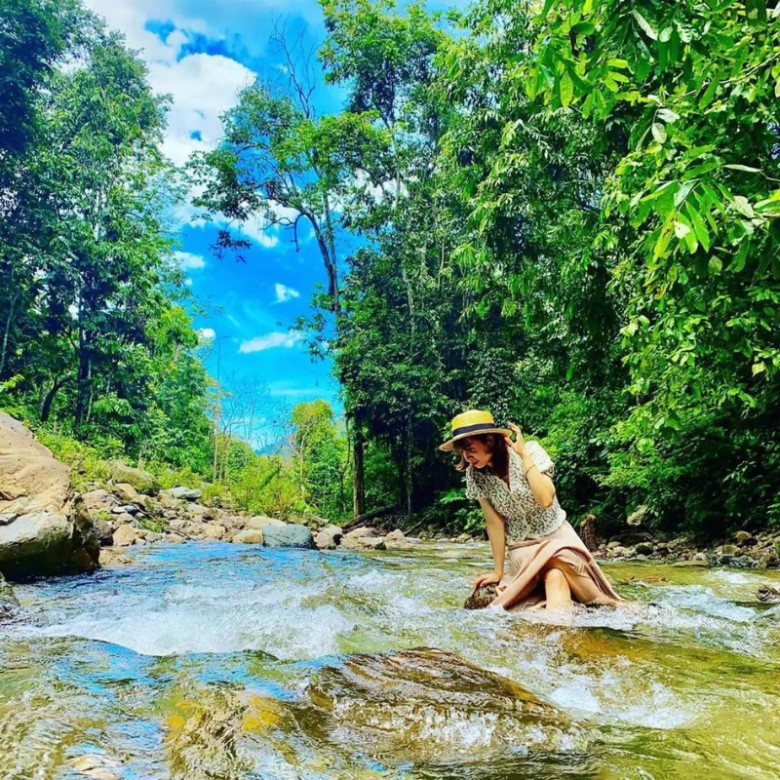 Gần Hà Nội có 6 suối nước cực mát lành, mùa hè đi amp;#34;tránh nóngamp;#34; là miễn chê - 1