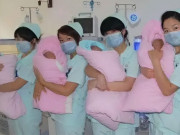 Bà bầu - Bà mẹ mang thai 5 phải ngủ quỳ để các con không đè lên nhau, 18 năm sau hối tiếc 1 điều