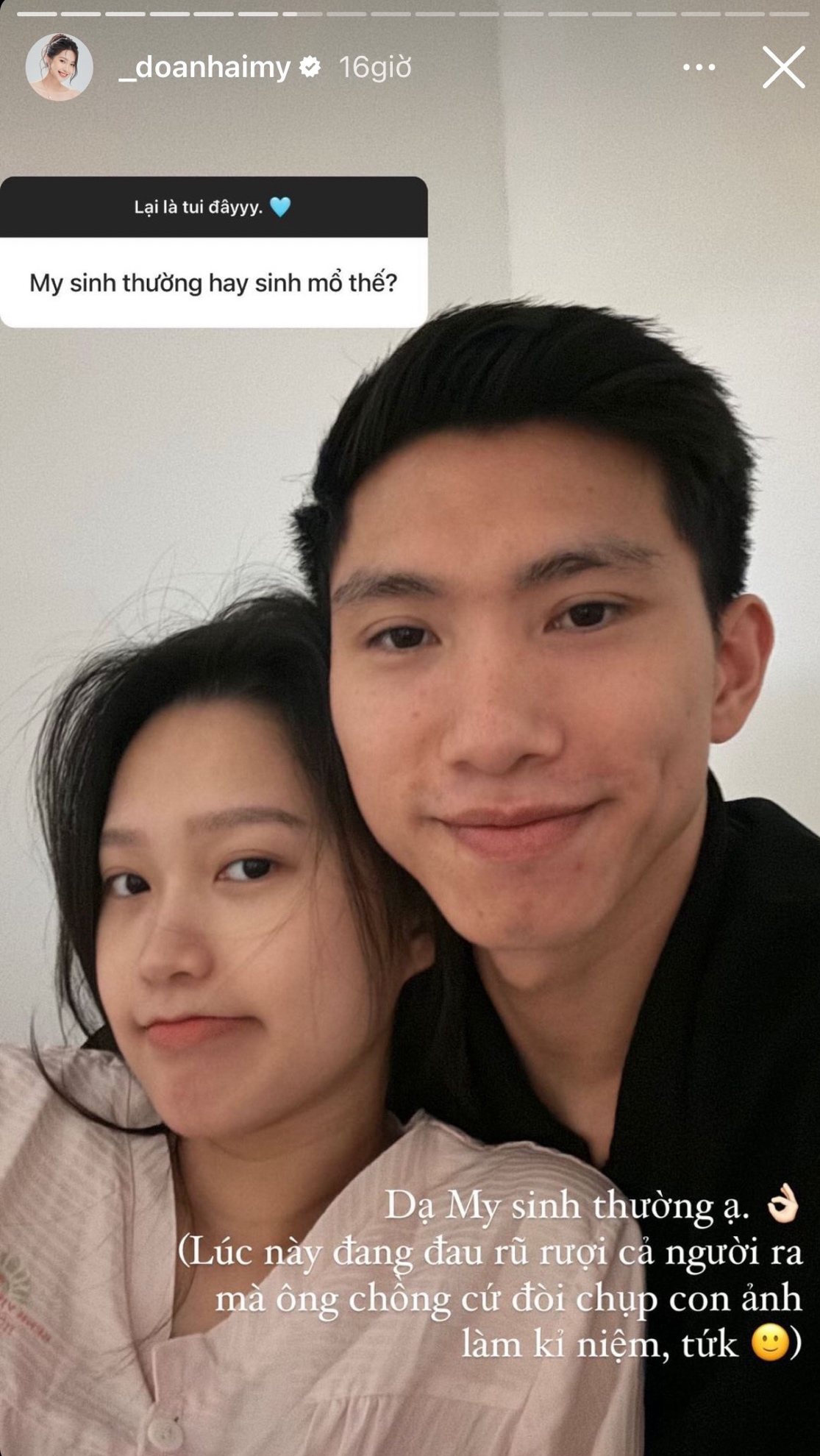 Tấm hình kỷ niệm khi chuẩn bị lên bàn sinh của ba mẹ bé Lúa.