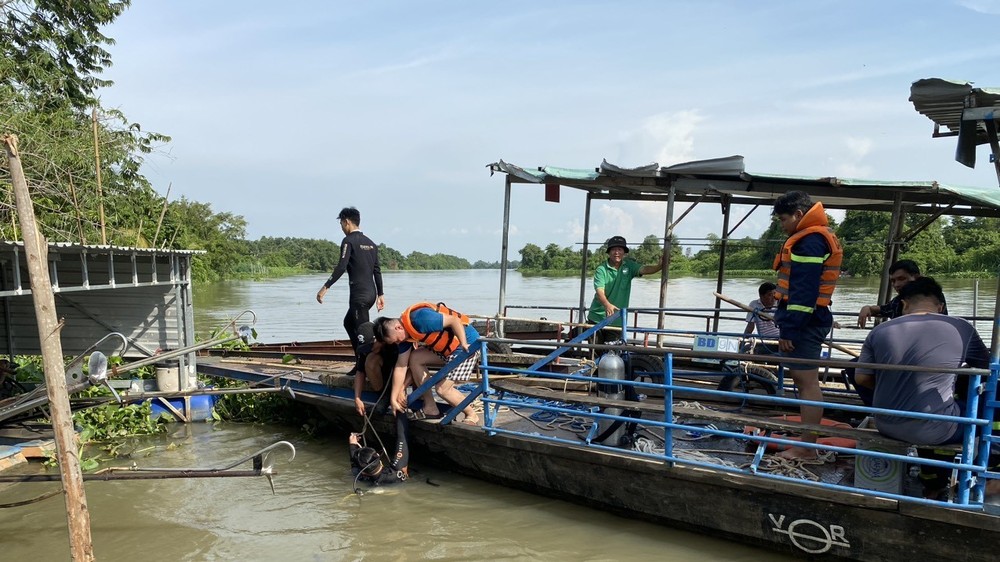 Đã tìm thấy 3 bé gái đuối nước trên sông Sài Gòn - 2