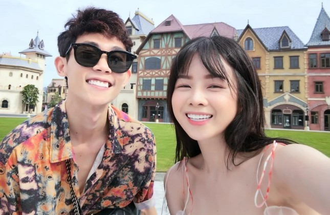 Trong thời gian hẹn hò, Hồng Thanh gặp nhiều áp lực từ chuyện bị chê bai ngoại hình.