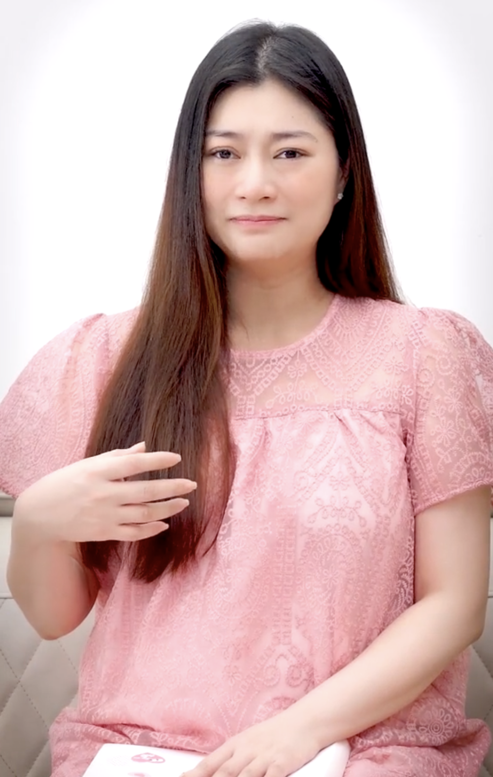 Thanh Trúc xúc động khi chia sẻ về hành trình tìm con của mình.