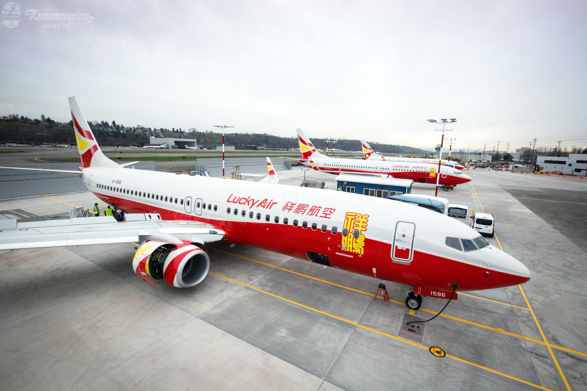 Image of Lucky Air aircraft on the tarmac