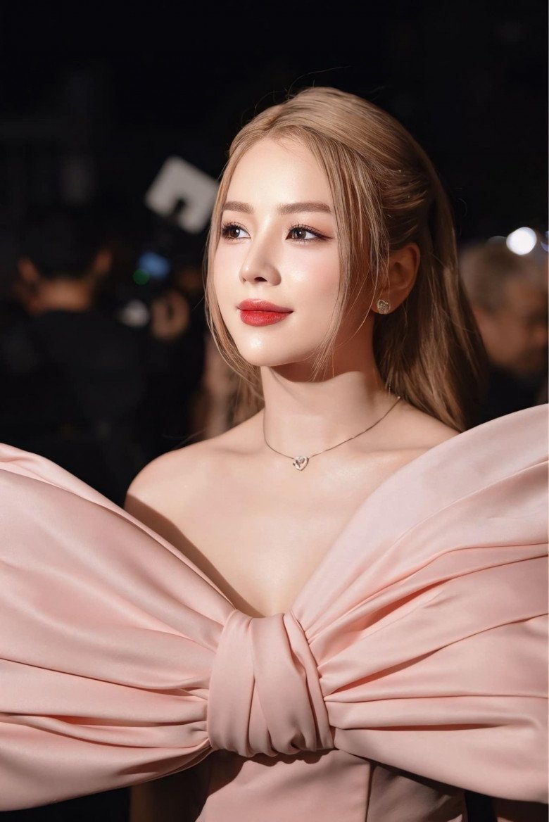 Mie khiến nhiều người bất ngờ khi tiết đã gặp tình mới của Hồng Thanh.