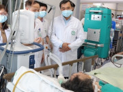 Sức khỏe - Hai vợ chồng trong vụ cháy nhà trọ ở Trung Kính xuất viện, cụ bà 85 tuổi tiên lượng rất nặng