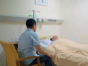 Yêu - Bố bệnh nặng, chú chỉ cho chiếc chăn cũ, tôi tức tối đưa người vô gia cư rồi phải xấu hổ