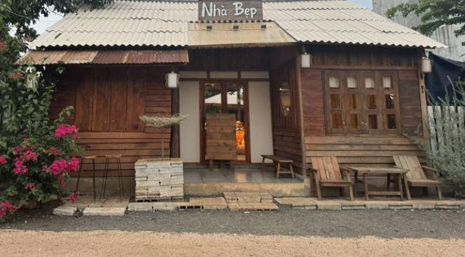 Quán cà phê Nhà Bẹp đóng cửa sau sự cố tấm bê tông rơi khiến cô giáo T. tử vong.