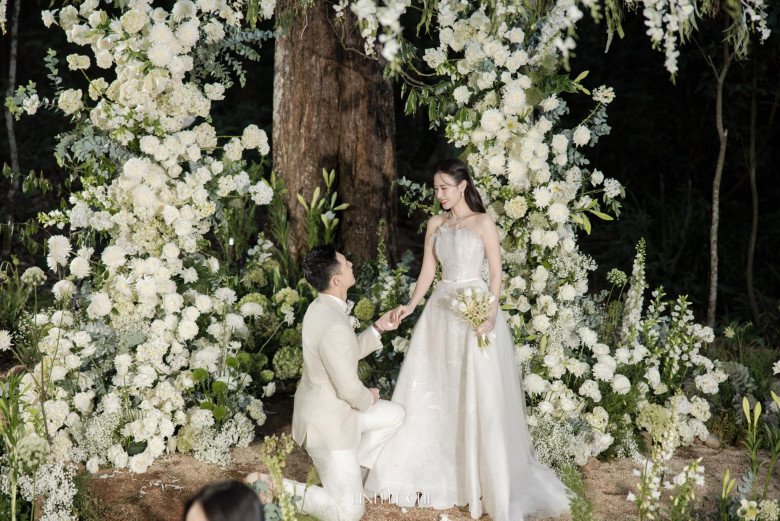 Thiếu gia Minh Đạt lãng mạn cầu hôn vợ lần 2.