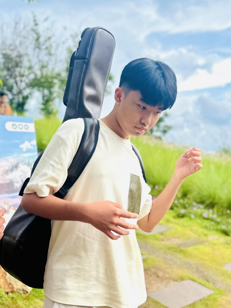 Con trai đầu lòng của Kim Cương trổ mã cao 1m83, tiết lộ tính cách tình cảm nhưng ít nói.